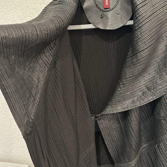 LEATHER JACKET - Picture 4 of 11